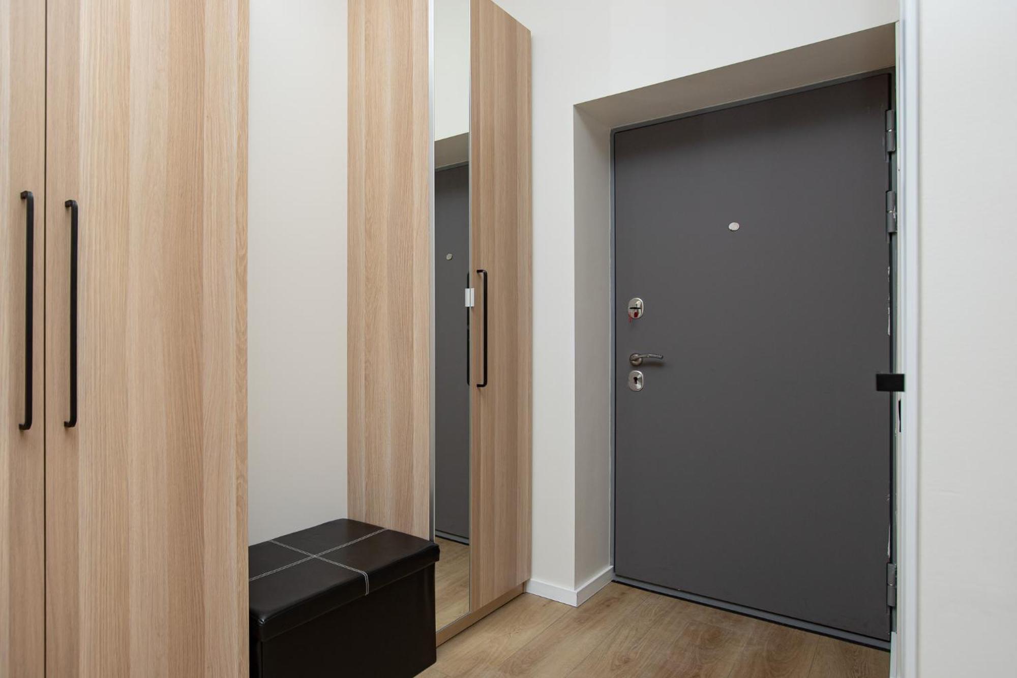 Fully Equipped Flat, 10 Min Walk Away To Central Station, 2nd Floor *